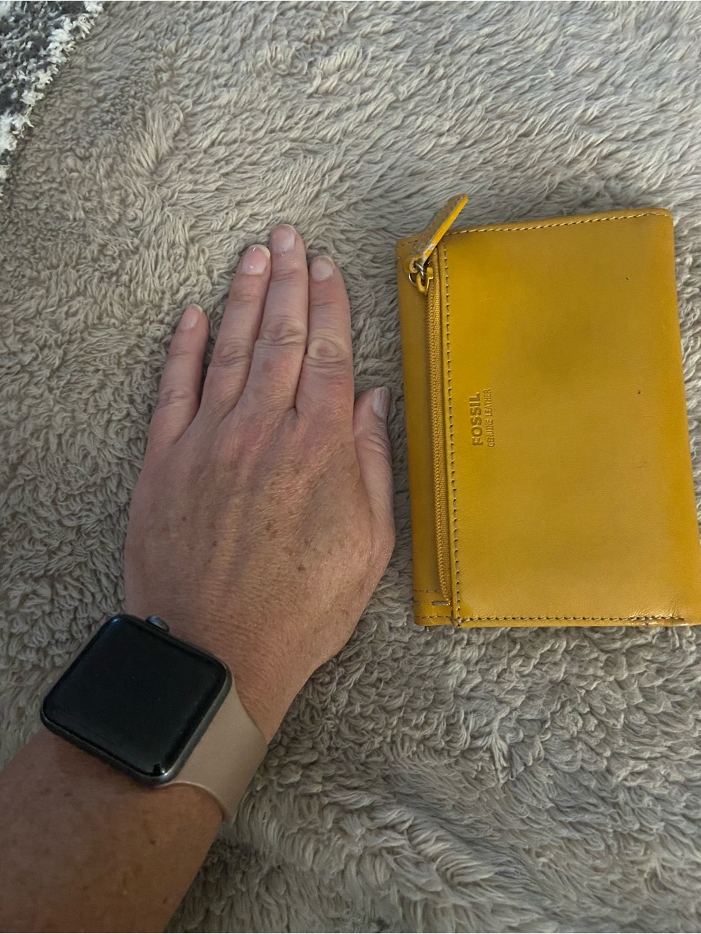 Fossil Mustard Yellow Leather Bifold Wallet - Picture 10 of 11